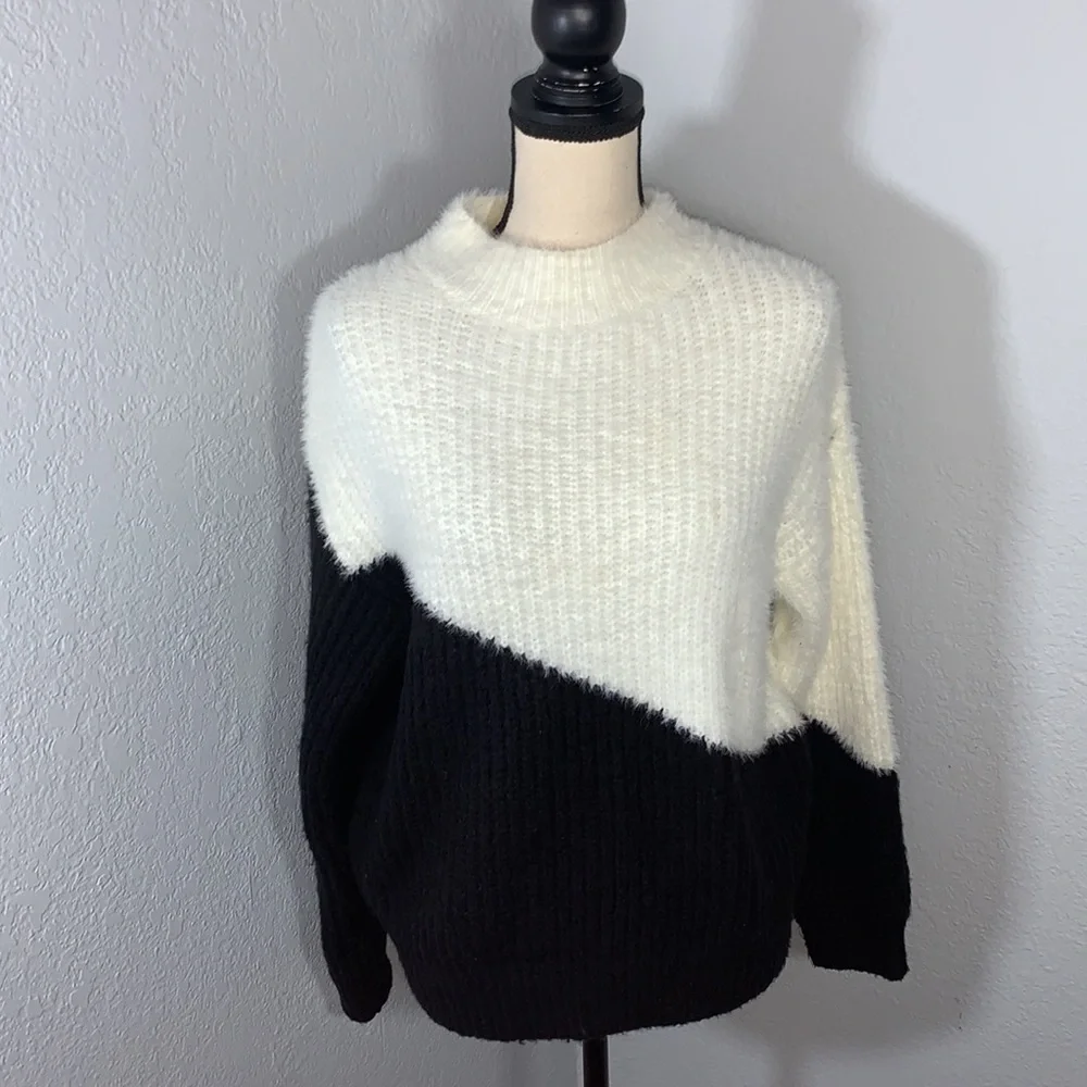 Cocobleu New York Eyelash Knit Colorblock Sweater (Size S)